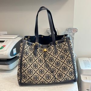 T MONOGRAM JACQUARD TOTE BAG Tory Burch